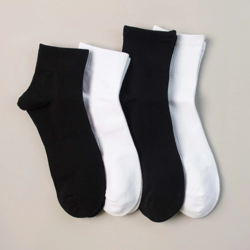 Stock Combed Cotton Autumn Winter Black and White Classic Mid-Tube Socks Wicking Sweat Breathable Solid Color Student Sports Cotton Socks for Men and Women